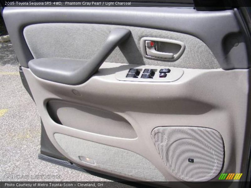 Phantom Gray Pearl / Light Charcoal 2005 Toyota Sequoia SR5 4WD