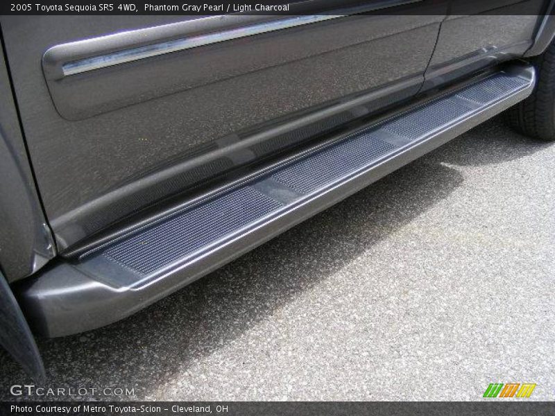 Phantom Gray Pearl / Light Charcoal 2005 Toyota Sequoia SR5 4WD