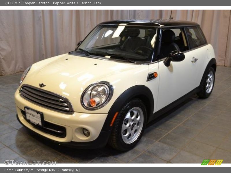 Pepper White / Carbon Black 2013 Mini Cooper Hardtop