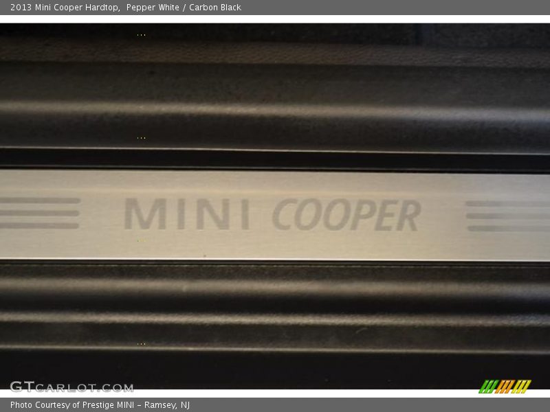 Pepper White / Carbon Black 2013 Mini Cooper Hardtop