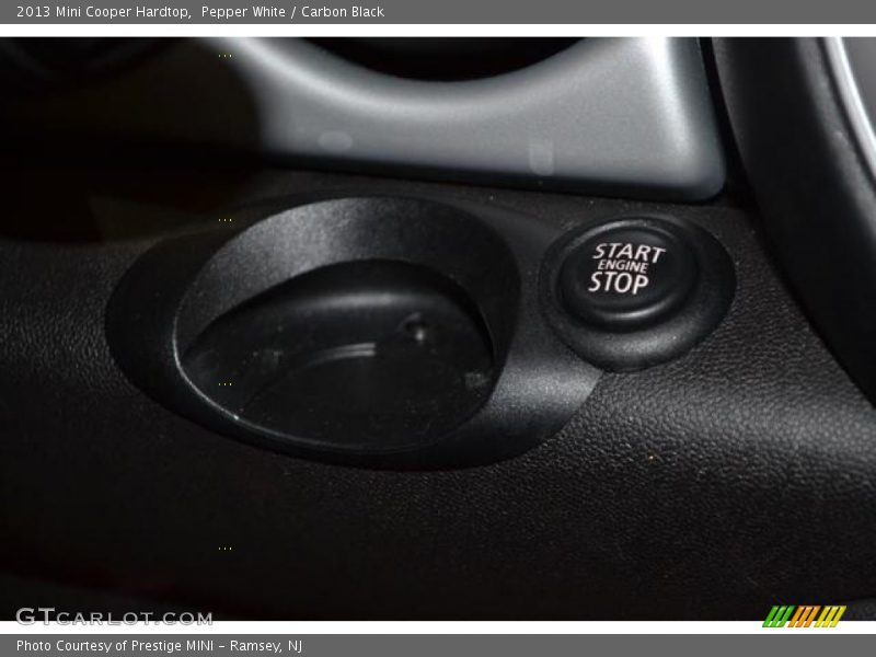 Pepper White / Carbon Black 2013 Mini Cooper Hardtop