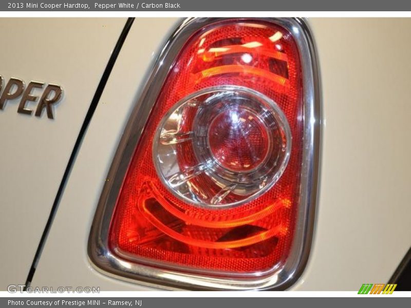 Pepper White / Carbon Black 2013 Mini Cooper Hardtop