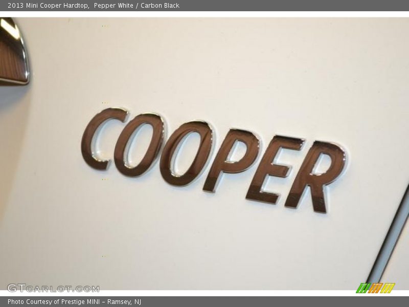 Pepper White / Carbon Black 2013 Mini Cooper Hardtop