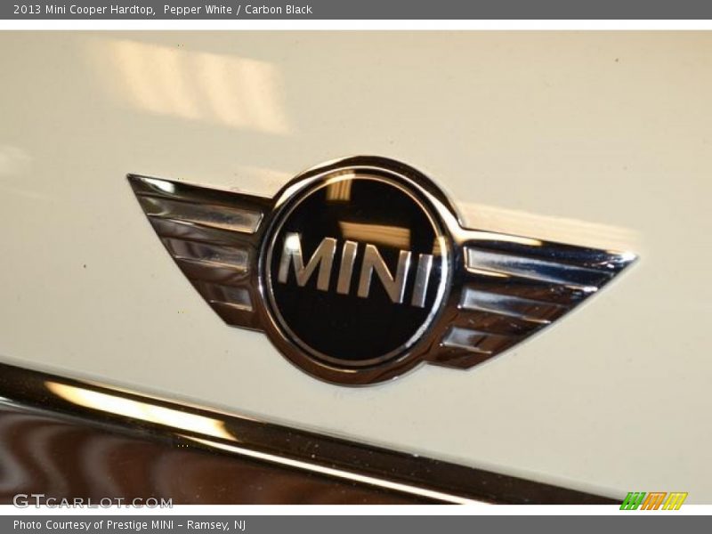 Pepper White / Carbon Black 2013 Mini Cooper Hardtop