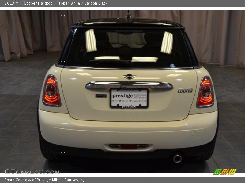 Pepper White / Carbon Black 2013 Mini Cooper Hardtop