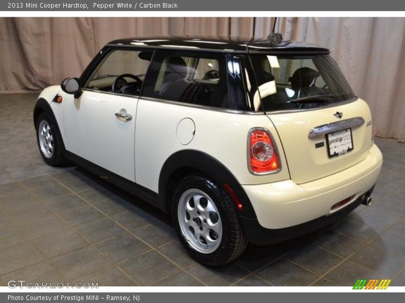 Pepper White / Carbon Black 2013 Mini Cooper Hardtop