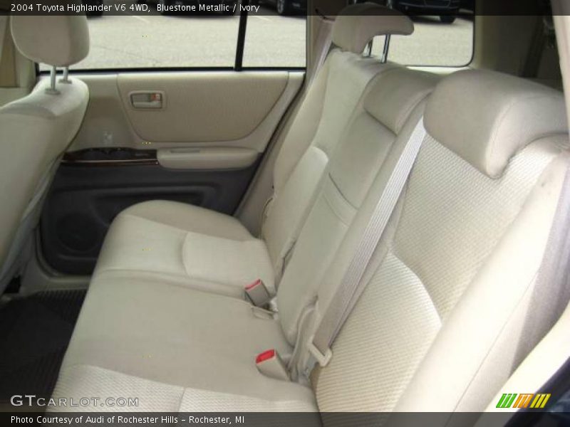 Bluestone Metallic / Ivory 2004 Toyota Highlander V6 4WD