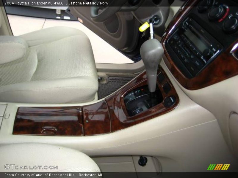 Bluestone Metallic / Ivory 2004 Toyota Highlander V6 4WD