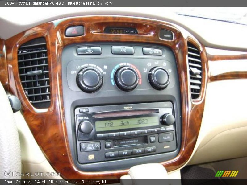 Bluestone Metallic / Ivory 2004 Toyota Highlander V6 4WD