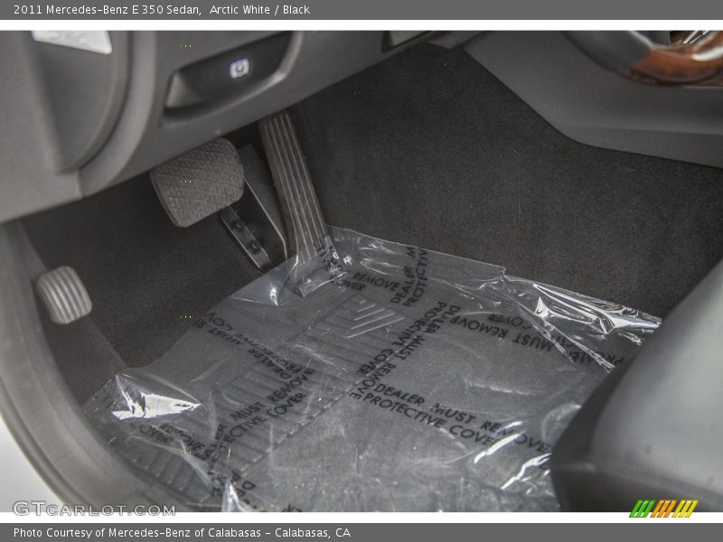 Arctic White / Black 2011 Mercedes-Benz E 350 Sedan