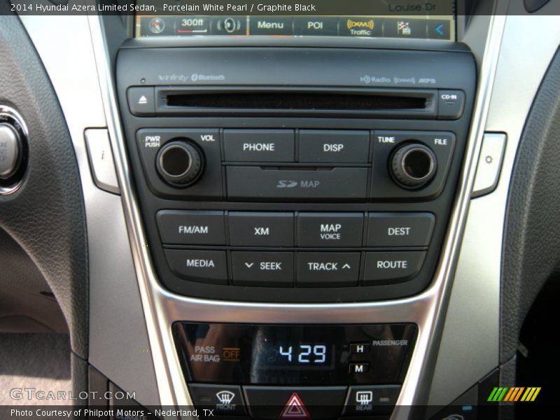 Controls of 2014 Azera Limited Sedan