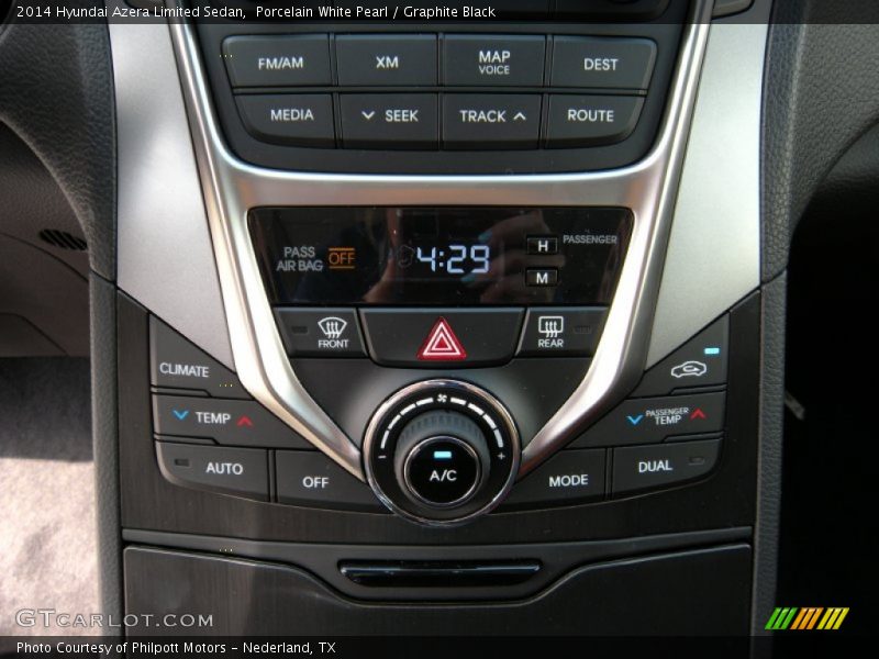 Controls of 2014 Azera Limited Sedan