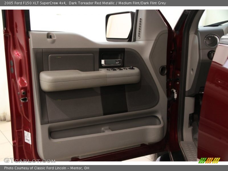 Dark Toreador Red Metallic / Medium Flint/Dark Flint Grey 2005 Ford F150 XLT SuperCrew 4x4