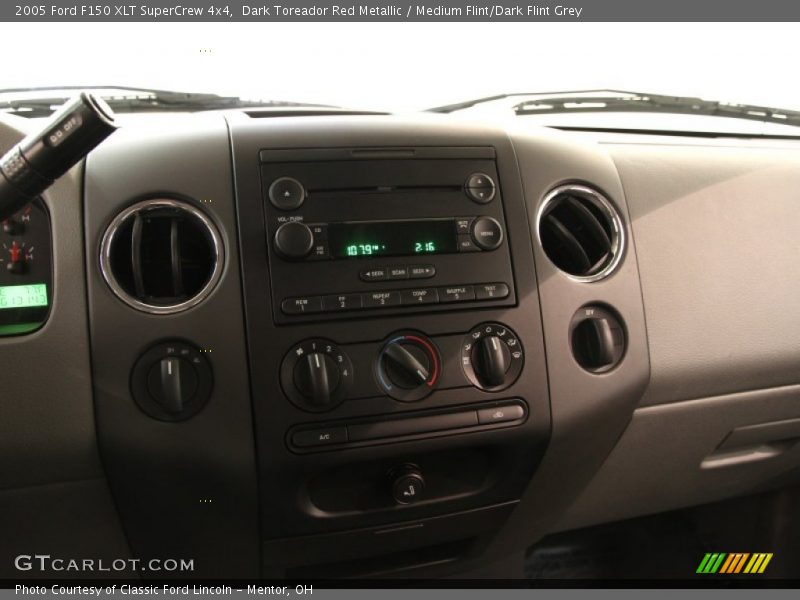 Dark Toreador Red Metallic / Medium Flint/Dark Flint Grey 2005 Ford F150 XLT SuperCrew 4x4