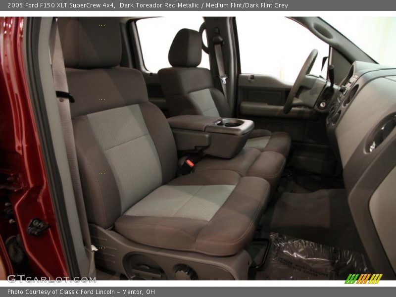 Dark Toreador Red Metallic / Medium Flint/Dark Flint Grey 2005 Ford F150 XLT SuperCrew 4x4