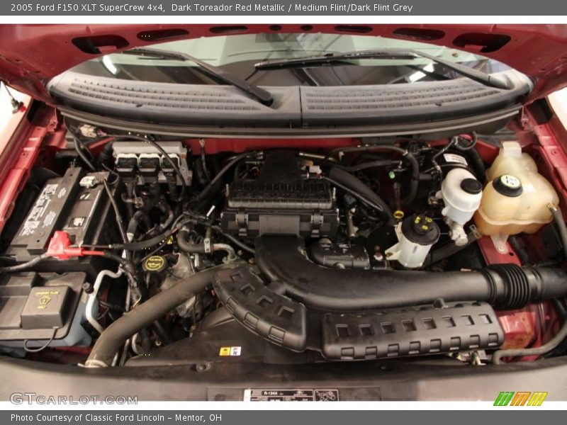 Dark Toreador Red Metallic / Medium Flint/Dark Flint Grey 2005 Ford F150 XLT SuperCrew 4x4