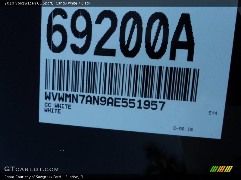 Candy White / Black 2010 Volkswagen CC Sport