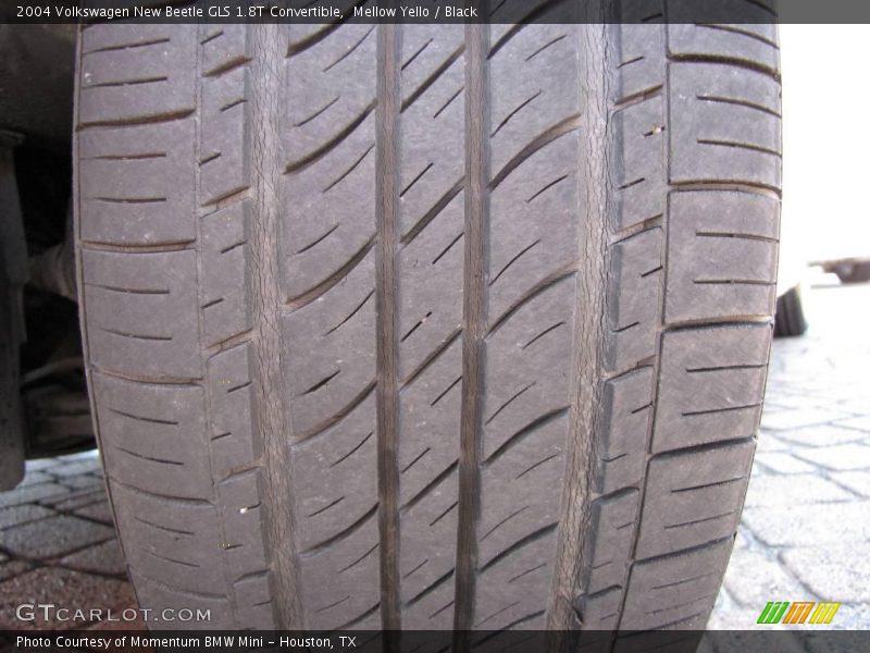 Mellow Yello / Black 2004 Volkswagen New Beetle GLS 1.8T Convertible