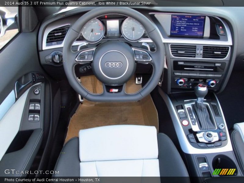 Dashboard of 2014 S5 3.0T Premium Plus quattro Cabriolet
