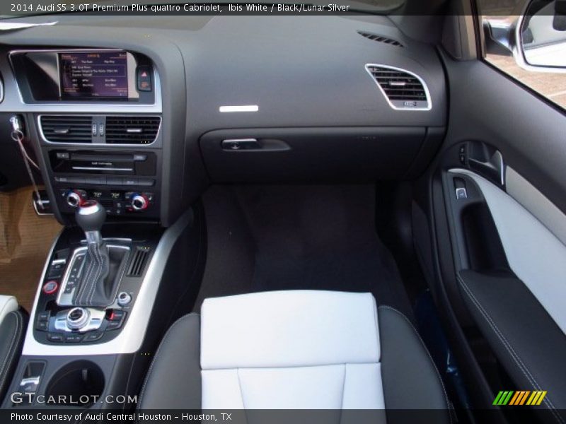 Dashboard of 2014 S5 3.0T Premium Plus quattro Cabriolet