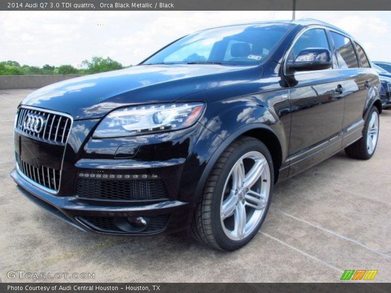 Front 3/4 View of 2014 Q7 3.0 TDI quattro