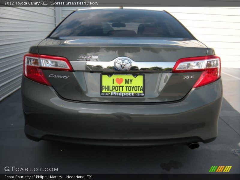 Cypress Green Pearl / Ivory 2012 Toyota Camry XLE