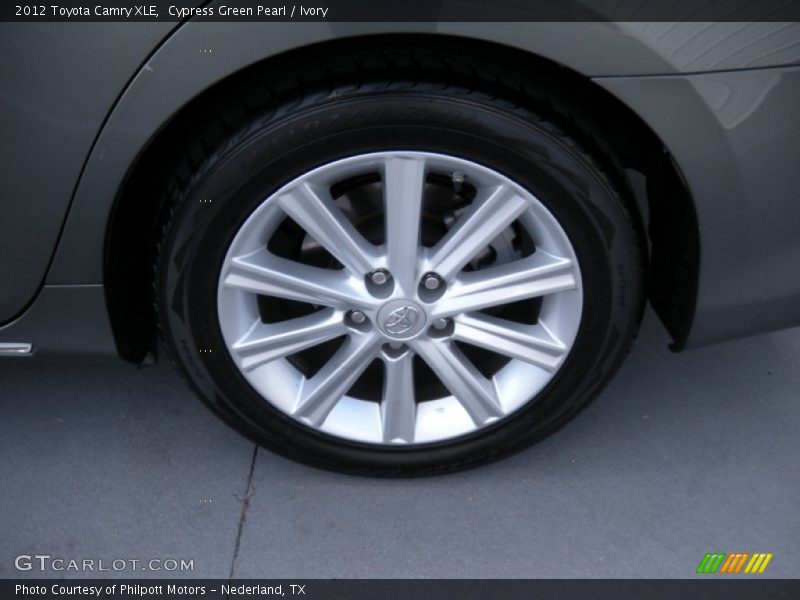 Cypress Green Pearl / Ivory 2012 Toyota Camry XLE