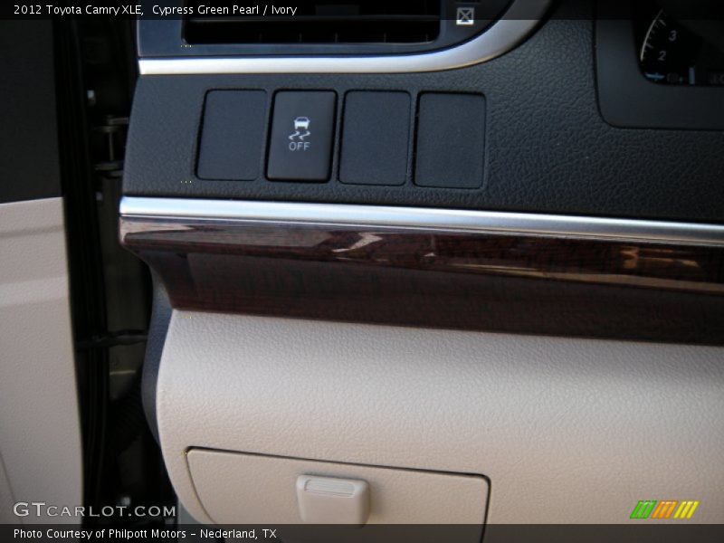 Cypress Green Pearl / Ivory 2012 Toyota Camry XLE