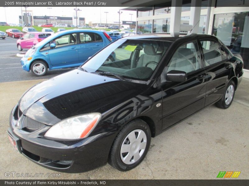 Front 3/4 View of 2005 Lancer ES