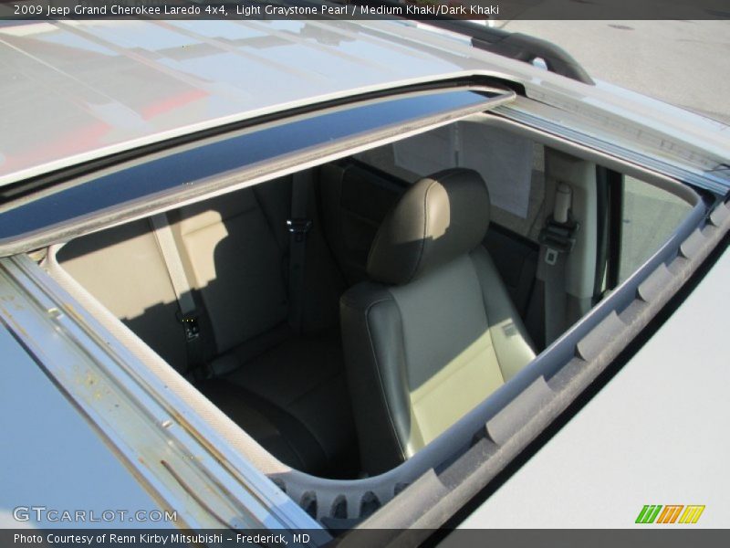 Light Graystone Pearl / Medium Khaki/Dark Khaki 2009 Jeep Grand Cherokee Laredo 4x4