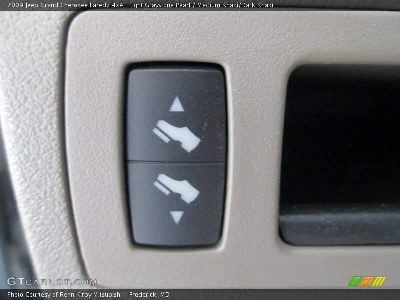 Light Graystone Pearl / Medium Khaki/Dark Khaki 2009 Jeep Grand Cherokee Laredo 4x4