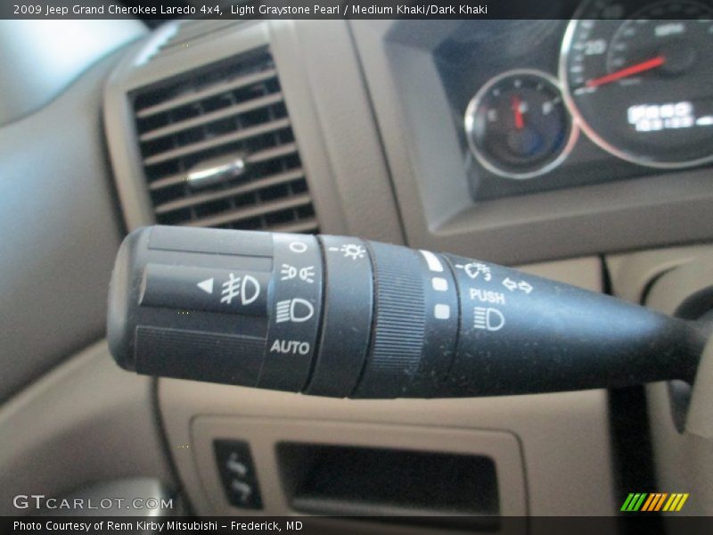 Light Graystone Pearl / Medium Khaki/Dark Khaki 2009 Jeep Grand Cherokee Laredo 4x4