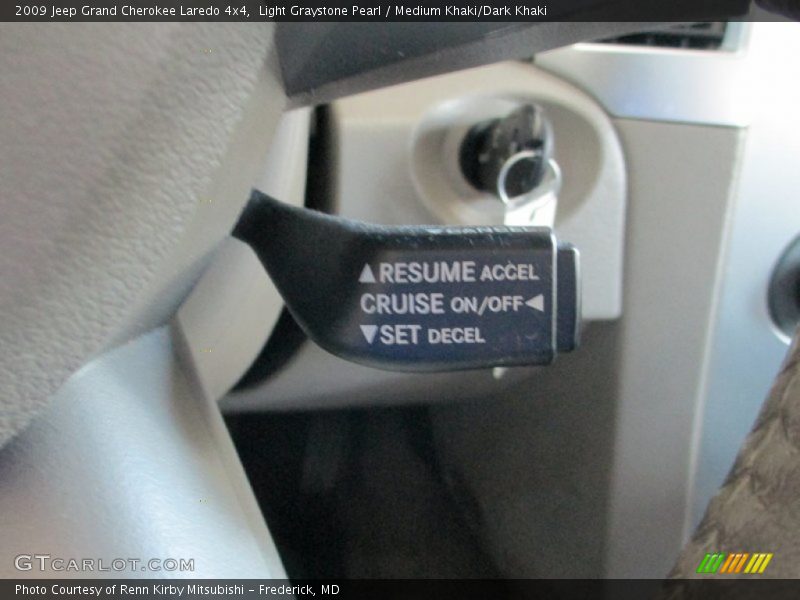 Light Graystone Pearl / Medium Khaki/Dark Khaki 2009 Jeep Grand Cherokee Laredo 4x4