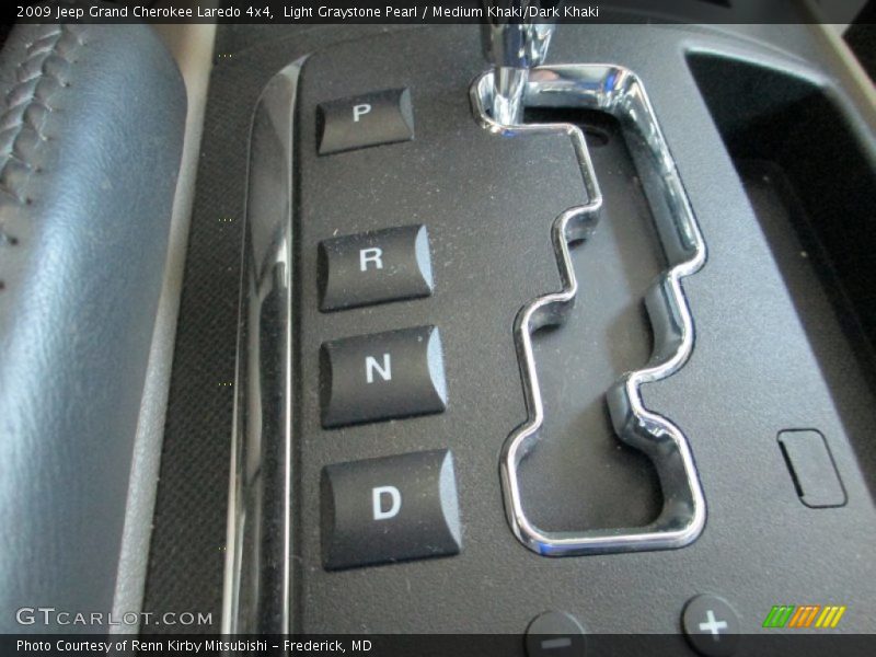 Light Graystone Pearl / Medium Khaki/Dark Khaki 2009 Jeep Grand Cherokee Laredo 4x4