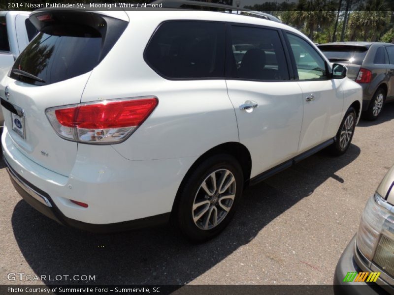 Moonlight White / Almond 2014 Nissan Pathfinder SV