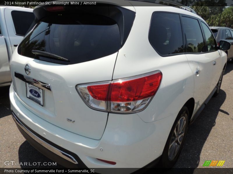 Moonlight White / Almond 2014 Nissan Pathfinder SV