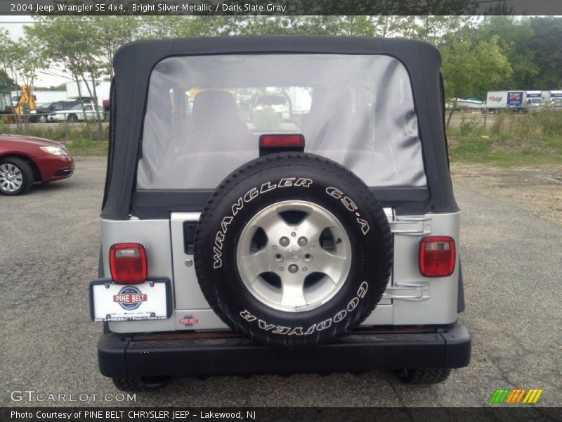 Bright Silver Metallic / Dark Slate Gray 2004 Jeep Wrangler SE 4x4