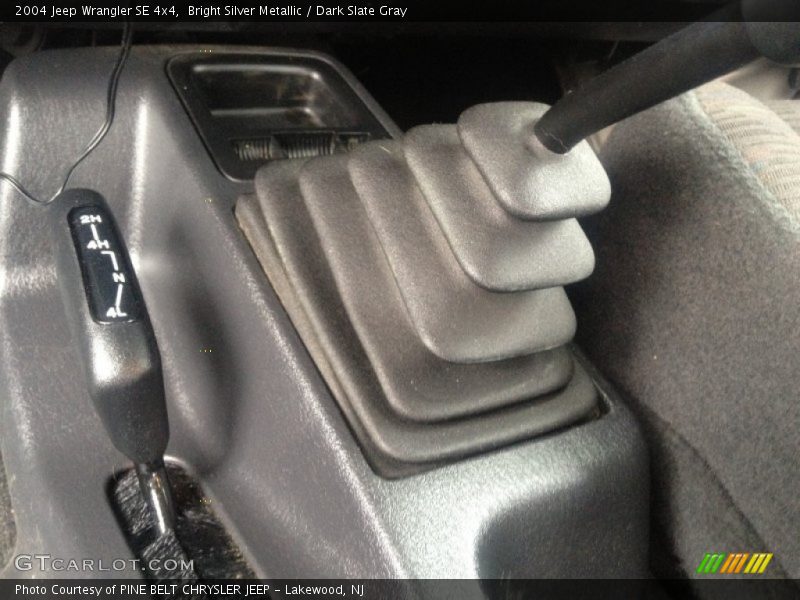 Bright Silver Metallic / Dark Slate Gray 2004 Jeep Wrangler SE 4x4