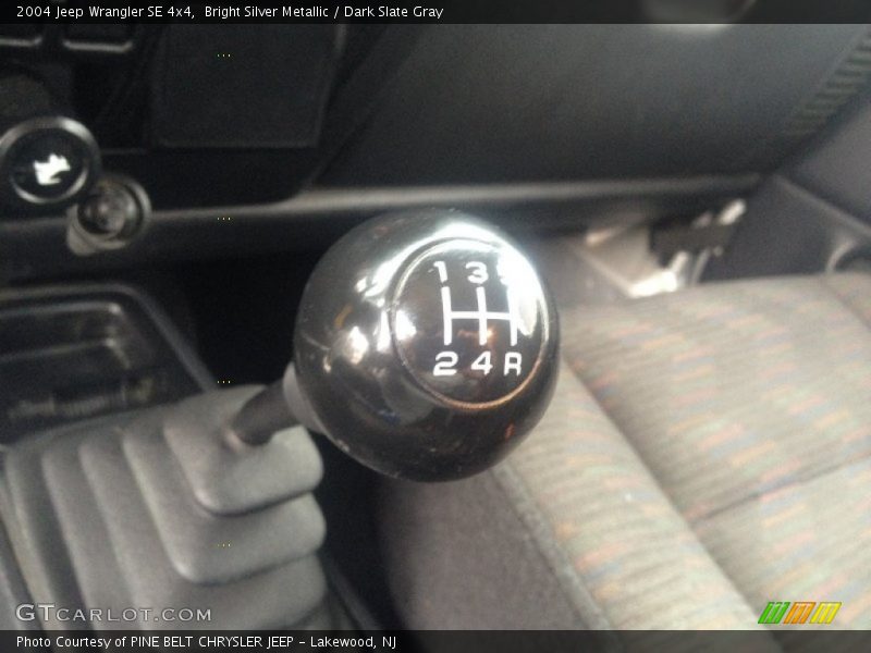 Bright Silver Metallic / Dark Slate Gray 2004 Jeep Wrangler SE 4x4