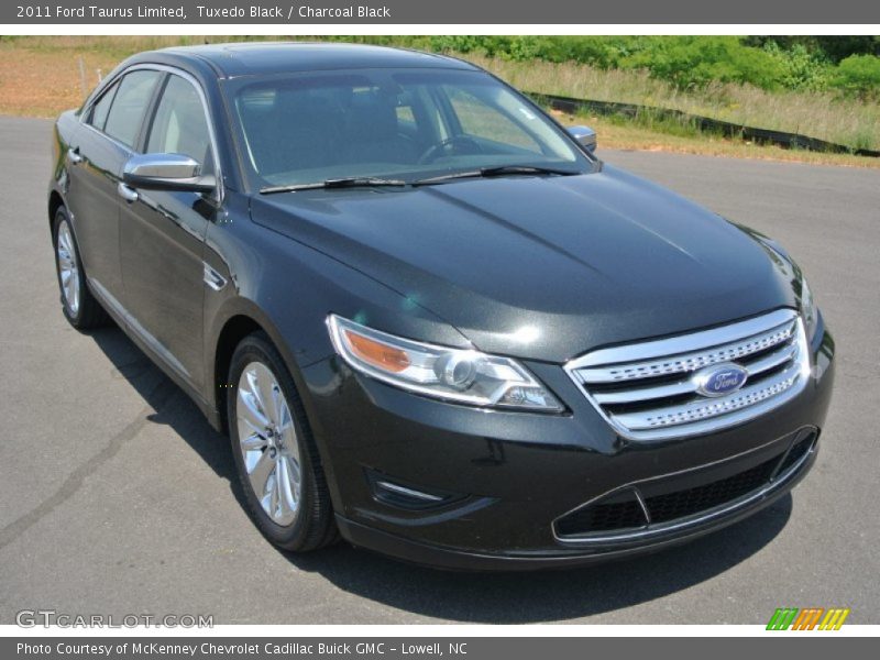 Tuxedo Black / Charcoal Black 2011 Ford Taurus Limited