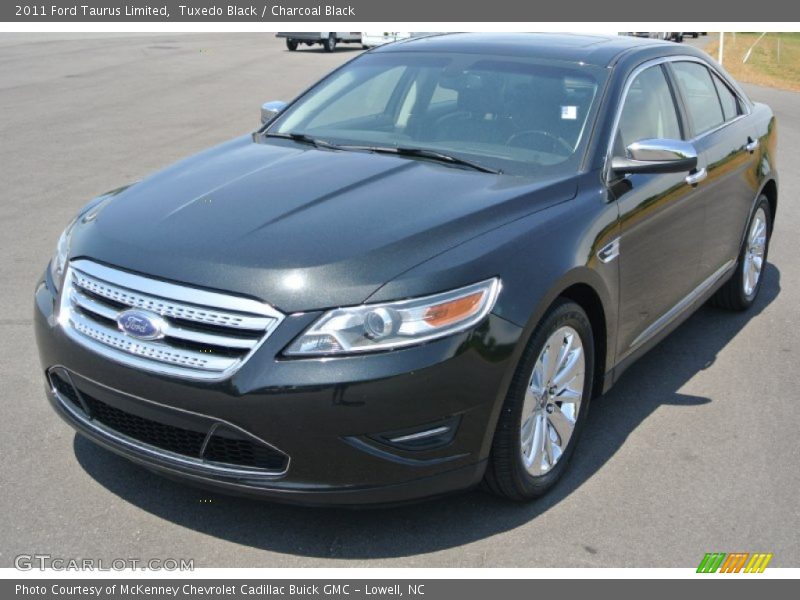 Tuxedo Black / Charcoal Black 2011 Ford Taurus Limited