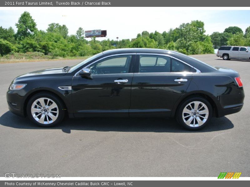 Tuxedo Black / Charcoal Black 2011 Ford Taurus Limited