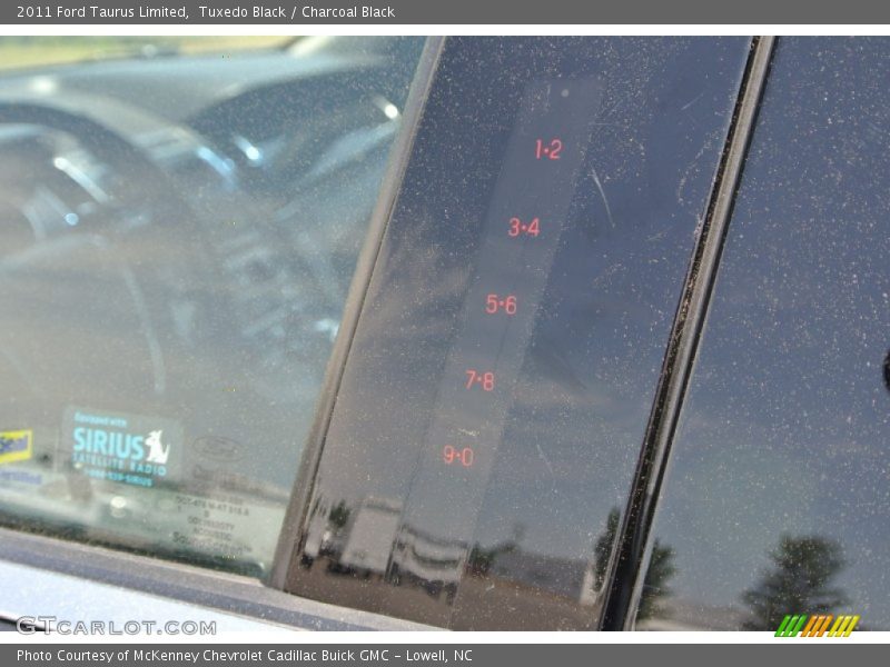 Tuxedo Black / Charcoal Black 2011 Ford Taurus Limited