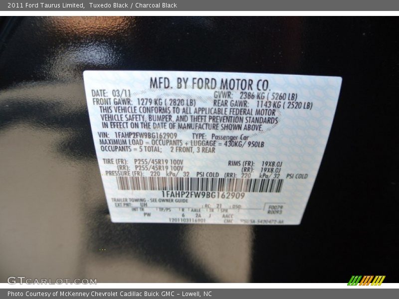 Tuxedo Black / Charcoal Black 2011 Ford Taurus Limited