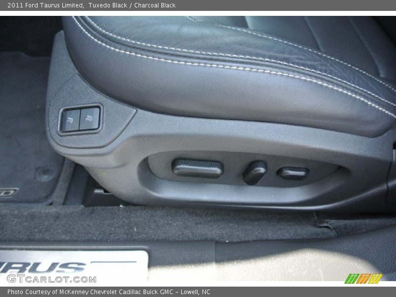 Tuxedo Black / Charcoal Black 2011 Ford Taurus Limited