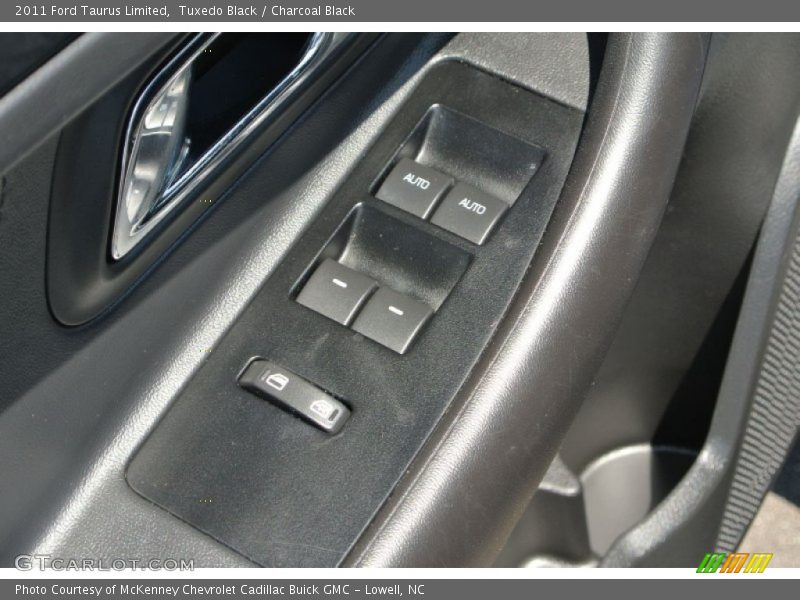 Tuxedo Black / Charcoal Black 2011 Ford Taurus Limited