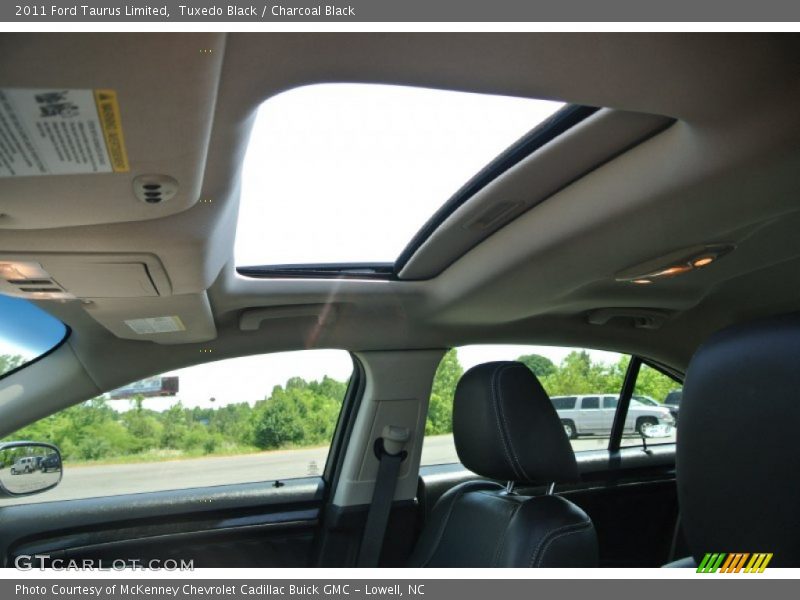 Tuxedo Black / Charcoal Black 2011 Ford Taurus Limited