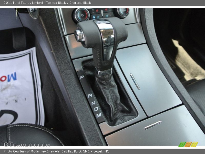 Tuxedo Black / Charcoal Black 2011 Ford Taurus Limited