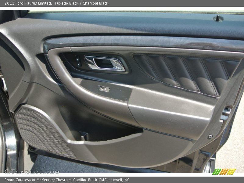 Tuxedo Black / Charcoal Black 2011 Ford Taurus Limited