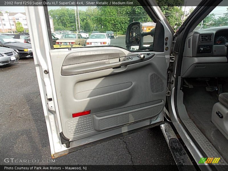 Silver Metallic / Medium Flint 2002 Ford F250 Super Duty XLT SuperCab 4x4